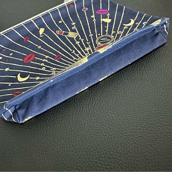 Estée Lauder Cosmetic Bag with Zodiac Stickers - Picture 4 of 7